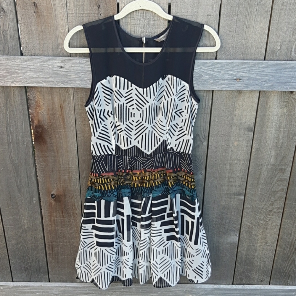 Limited Edition Women's Chic Black and White Geometric Mini Dress SZ UK8 US6